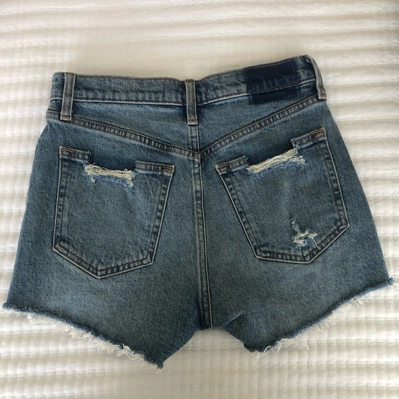 ‼️SOLD‼️ NWT - High Rise Mom Shorts - Ripped Medium Wash - Size 25 | 0 - Picture 4 of 12